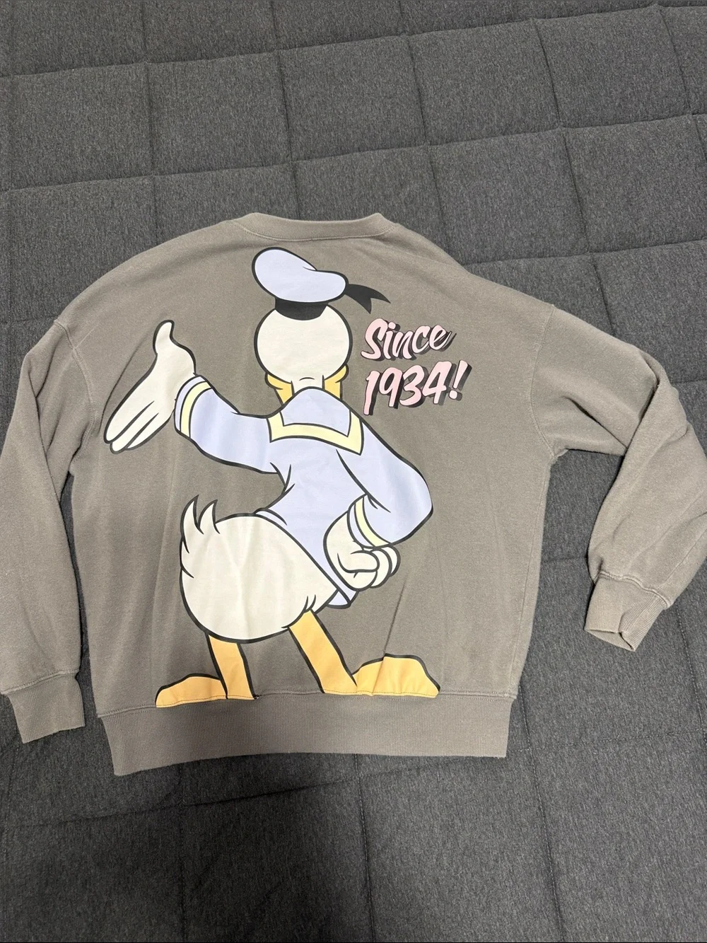 Disney Donald Duck 90th Anniversary Graphic Gray Crewneck Sweatshirt Size M